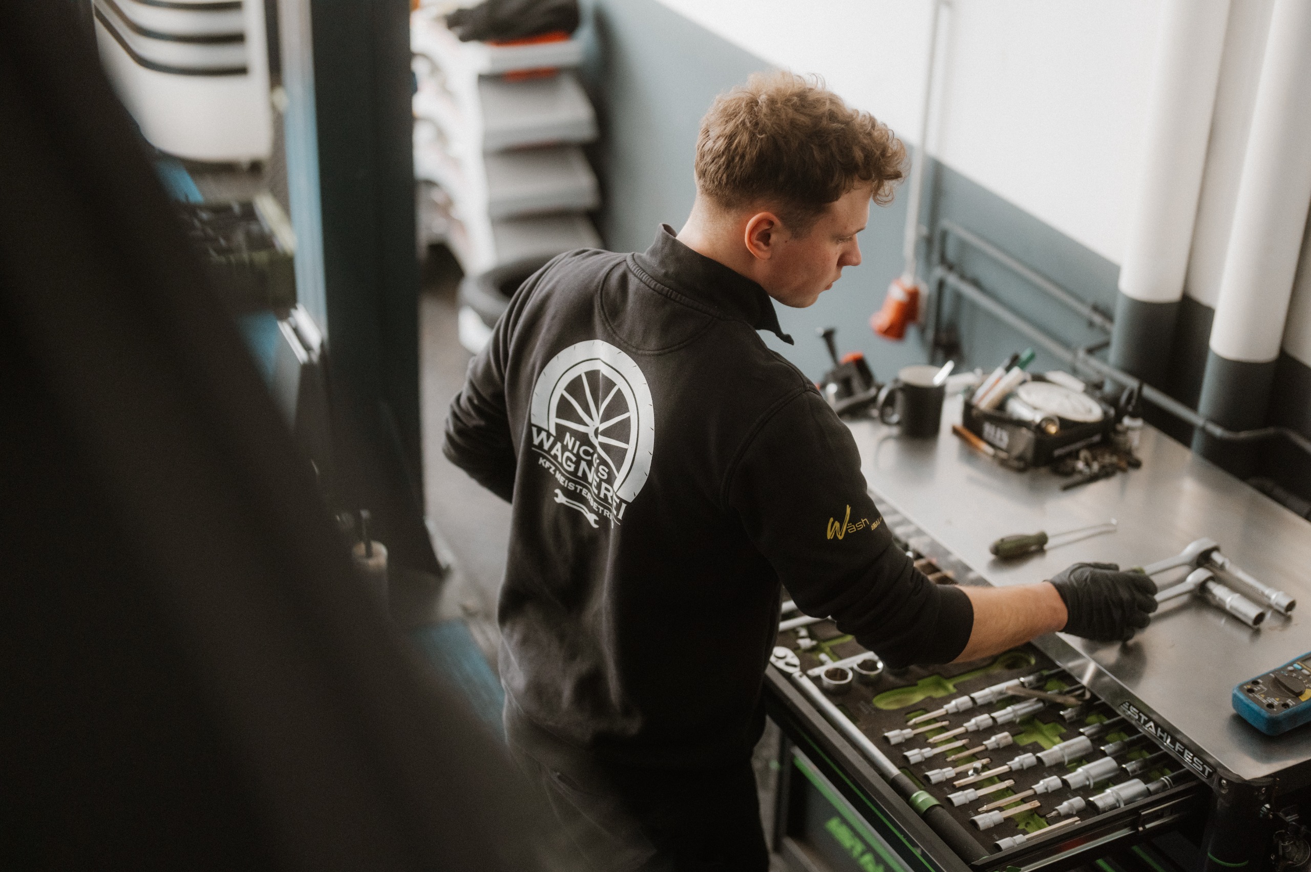 Nico bei der Arbeit in der Werkstatt